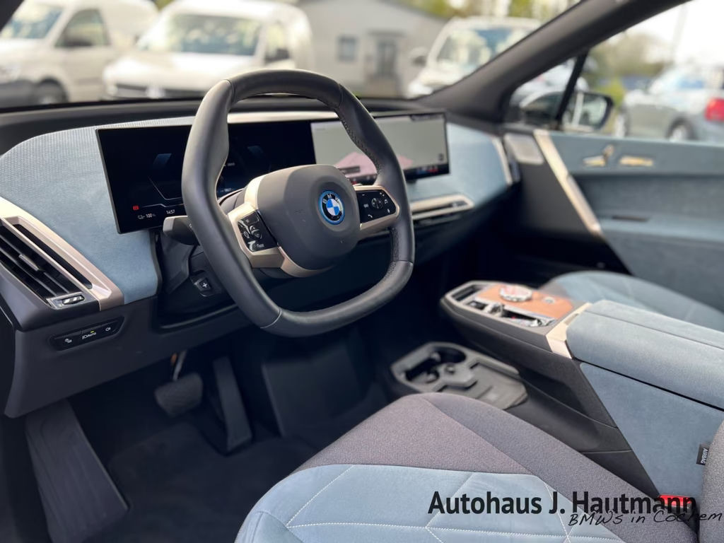 BMW iX