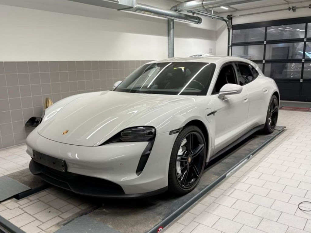 Porsche Taycan ST Perf.+Bat 21" ACC Chrono Sport Sound