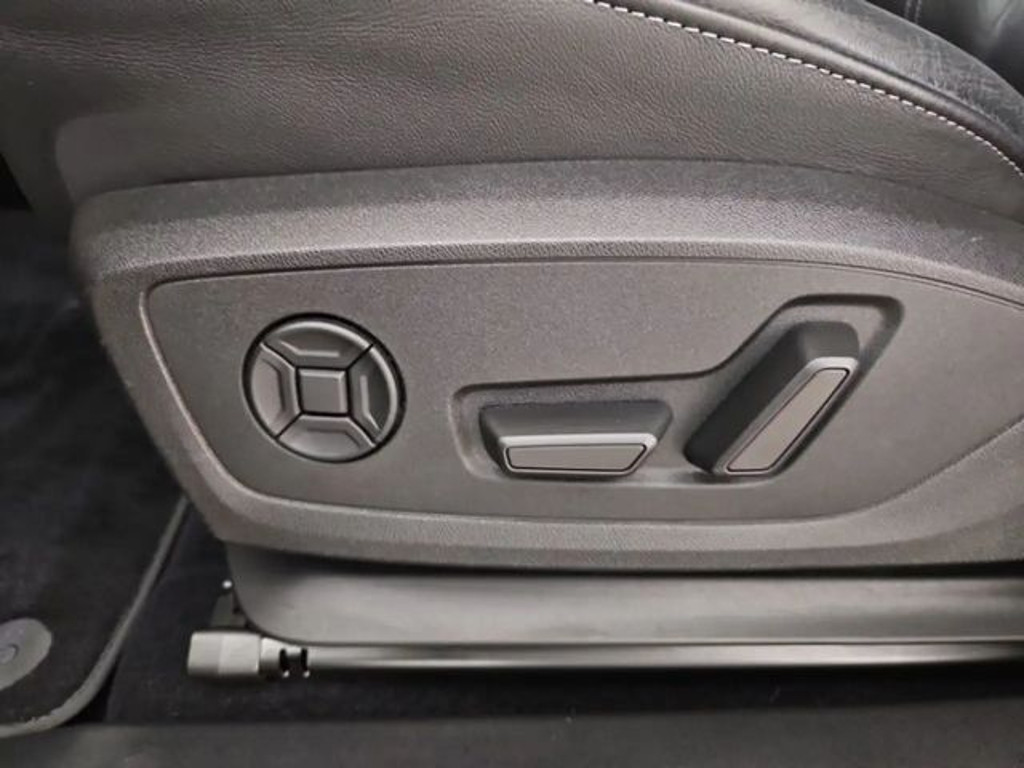 Audi Q4 e-tron ACC MATRIX LED LEDER KAMERA NAVI B&O VIRTUAL CO...