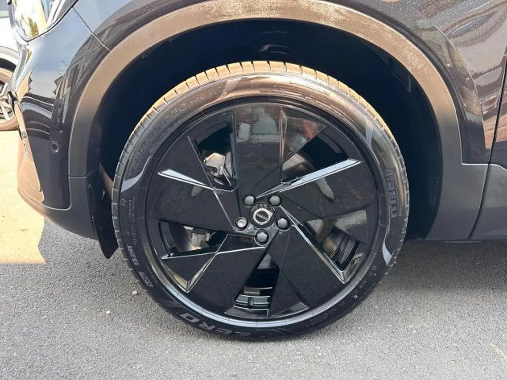 Volvo EX40