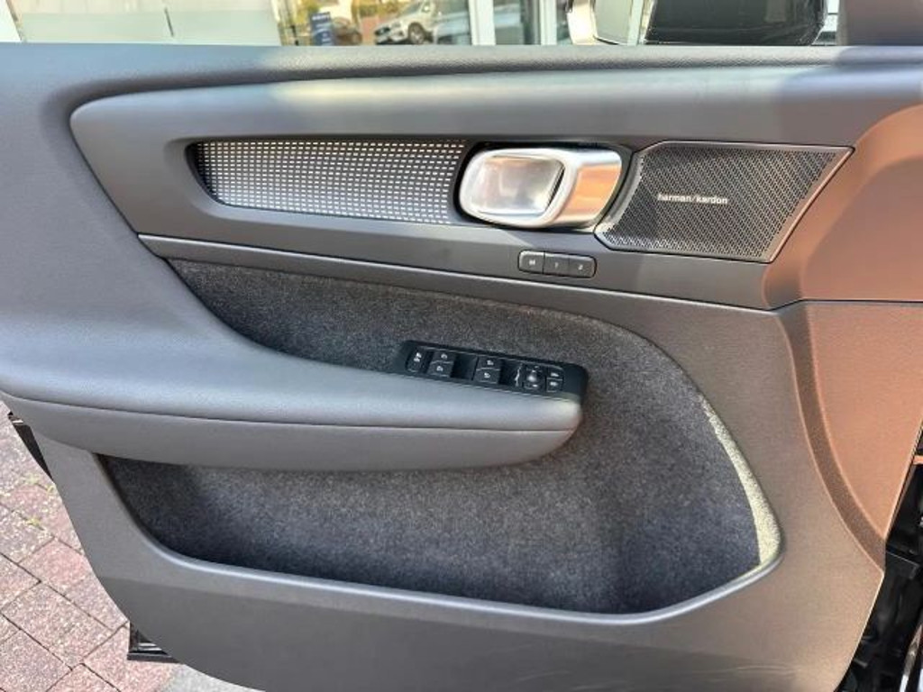 Volvo EX40