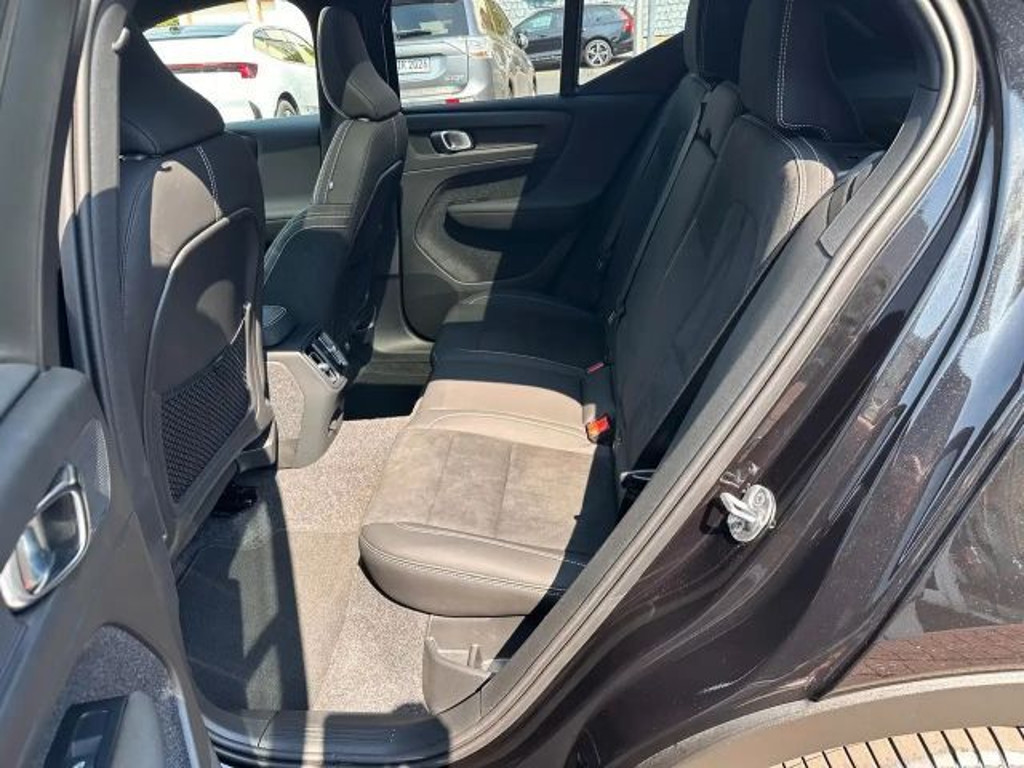 Volvo EX40