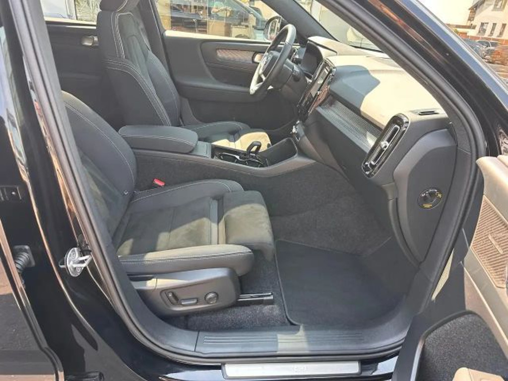 Volvo EX40