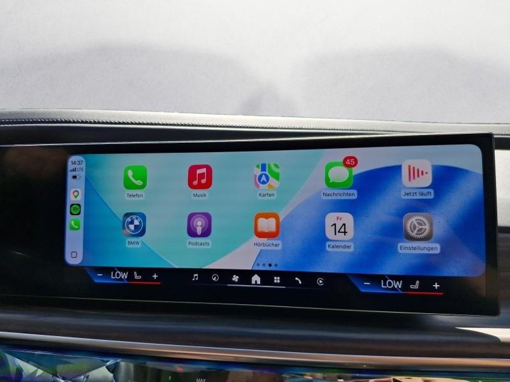 BMW i7