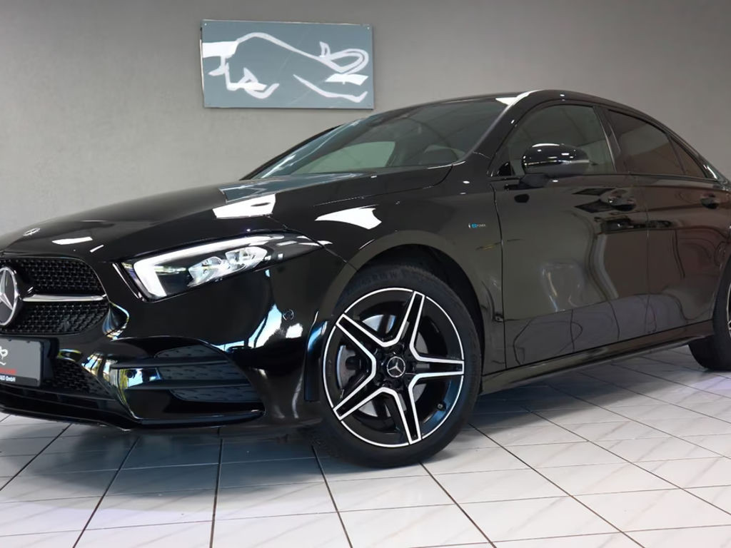 Mercedes-Benz A-Klasse A 250 AMG Line A 250 e
