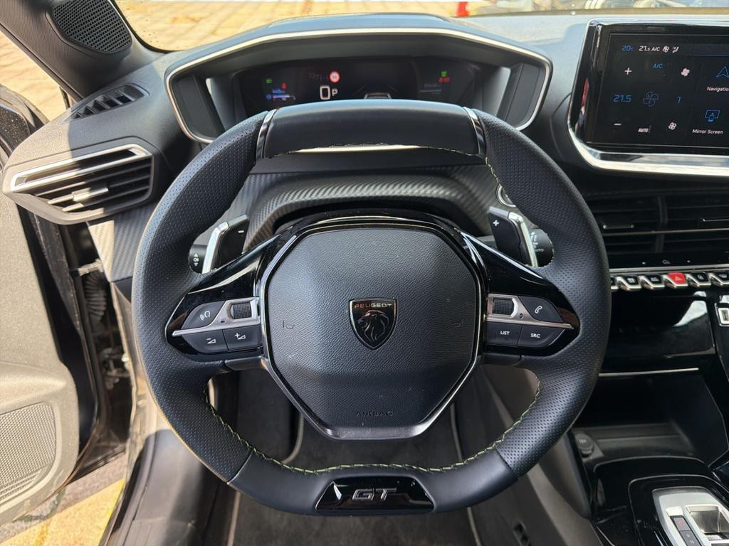 Peugeot e-208