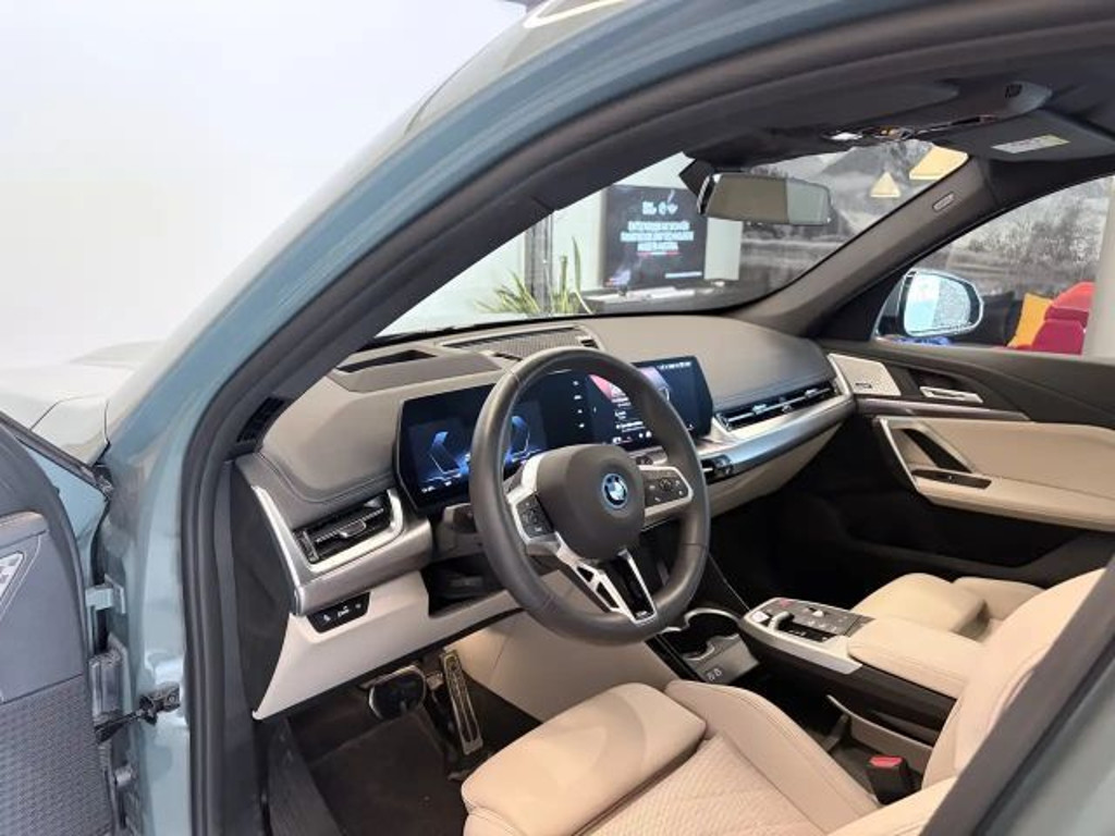 BMW iX1