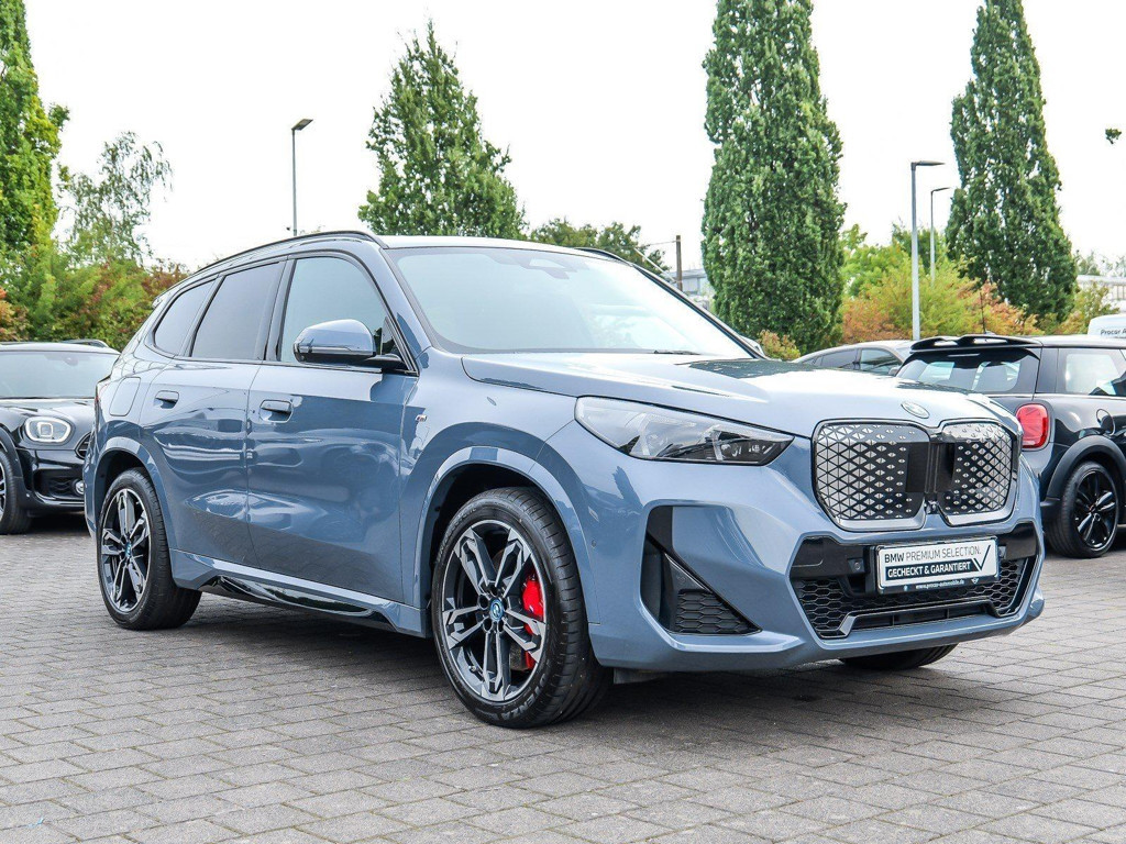 BMW iX1