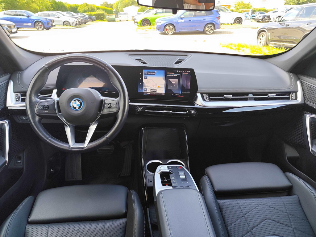 BMW iX1