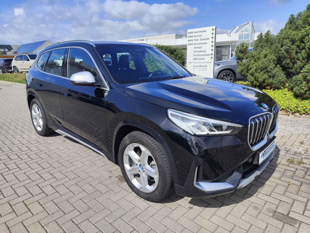 BMW iX1
