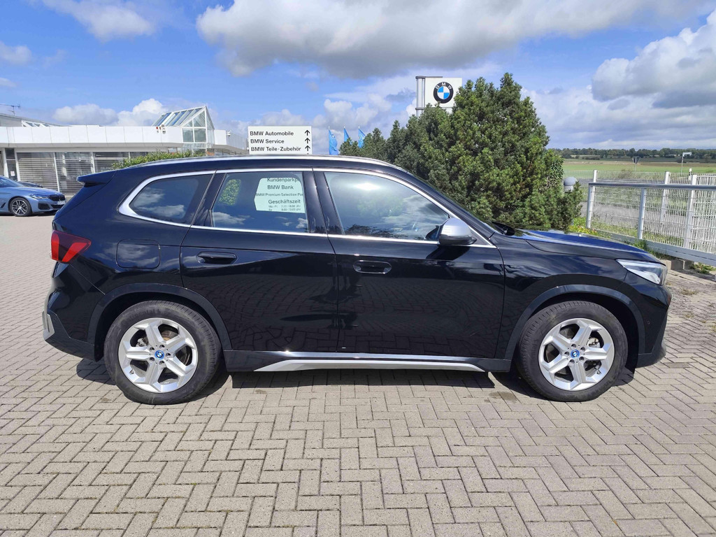 BMW iX1