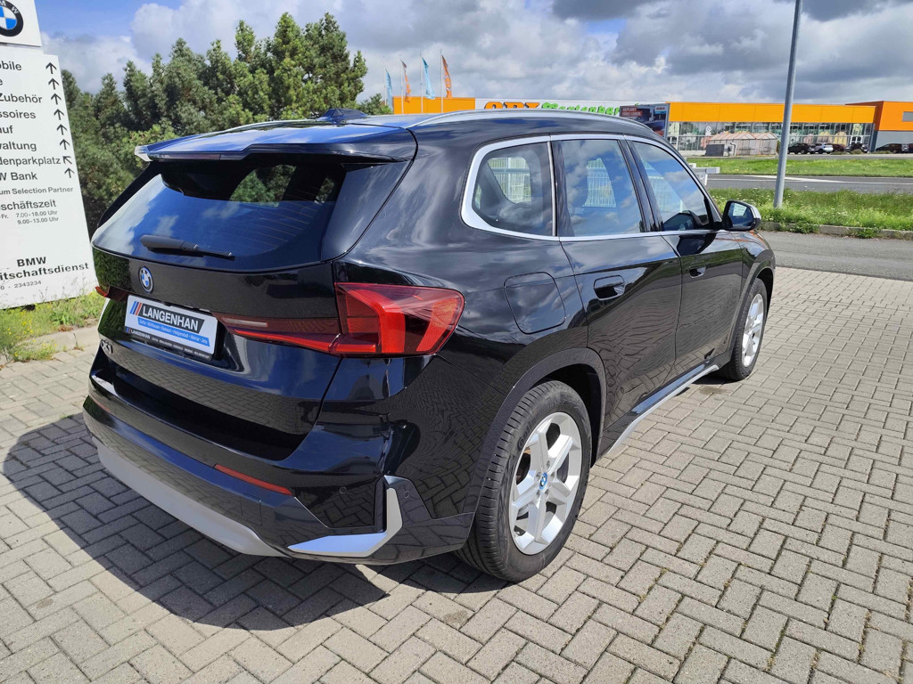 BMW iX1