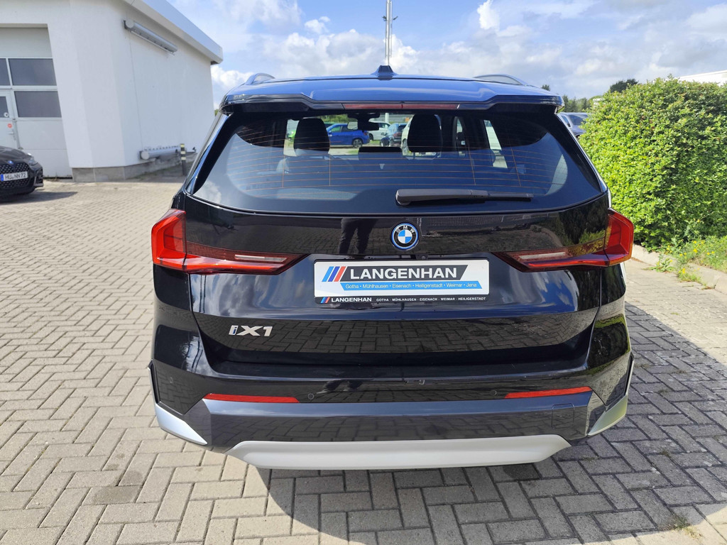 BMW iX1