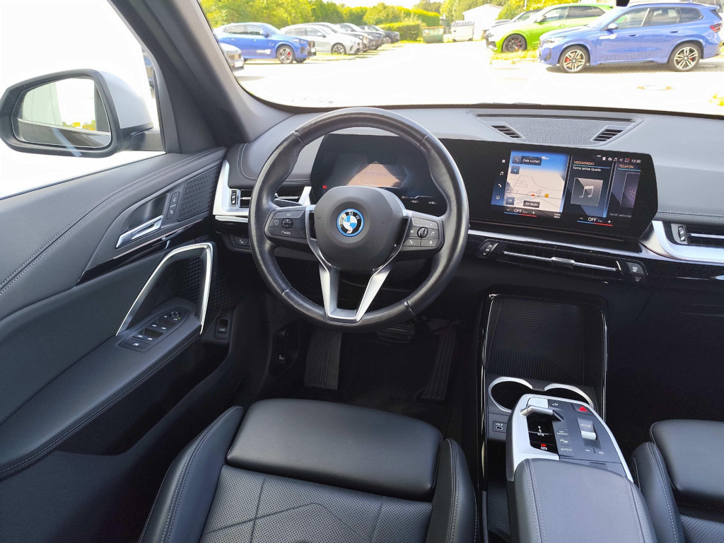 BMW iX1