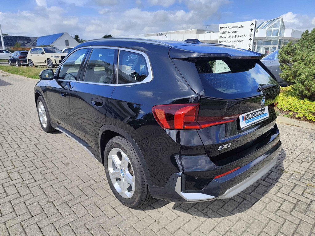BMW iX1