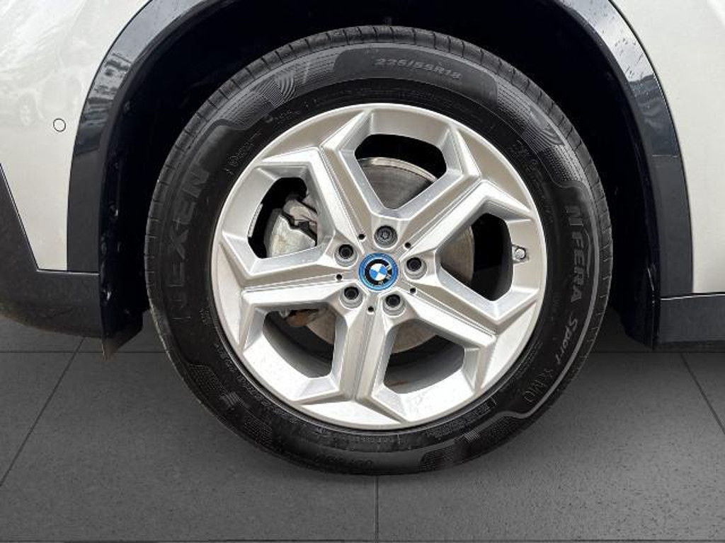 BMW iX1
