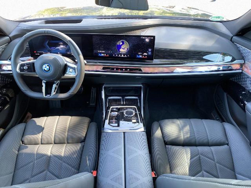 BMW i7