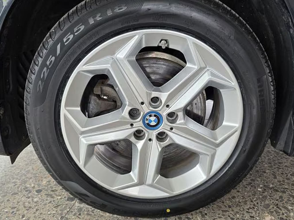 BMW iX1