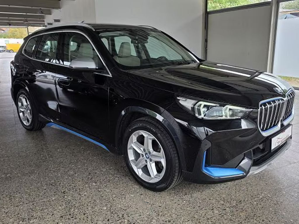BMW iX1