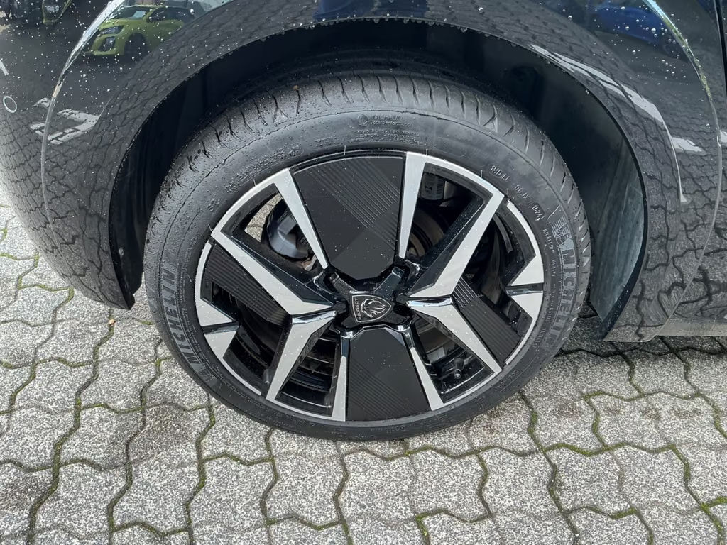 Peugeot e-208