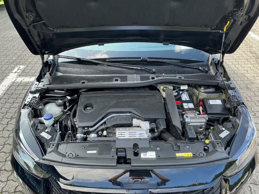 Peugeot e-208