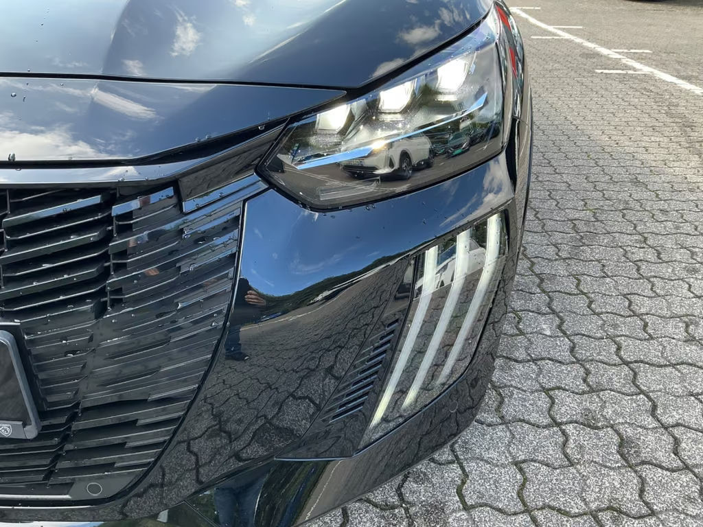 Peugeot e-208