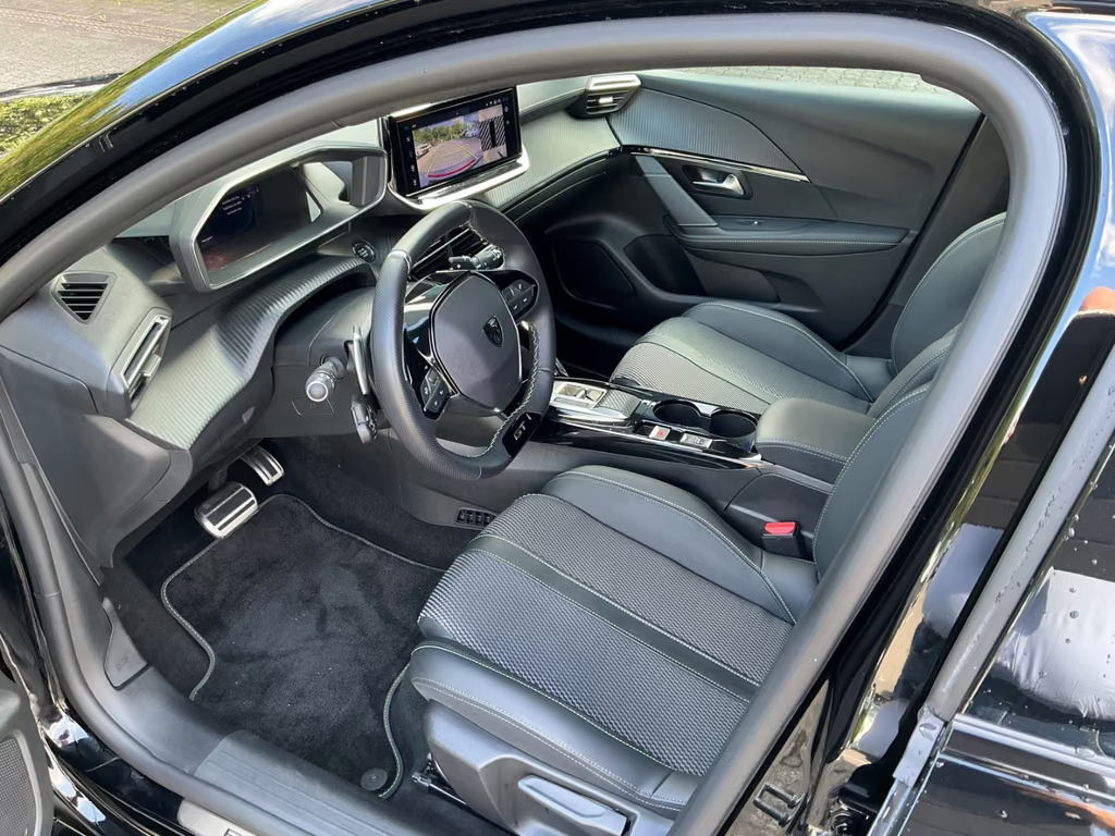 Peugeot e-208