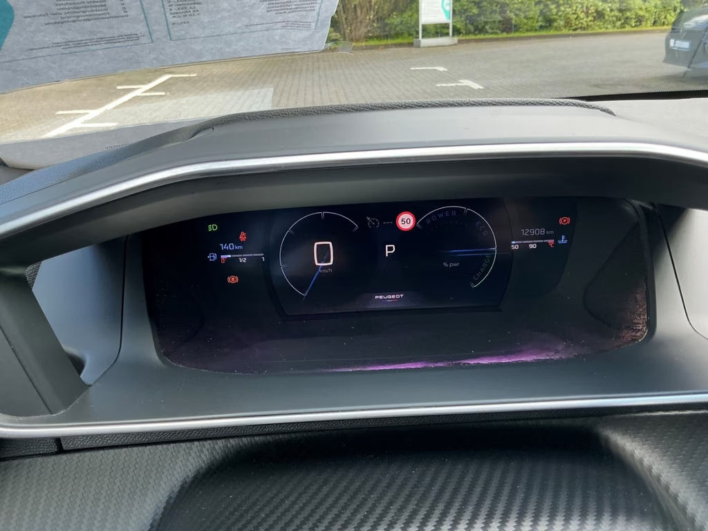 Peugeot e-208