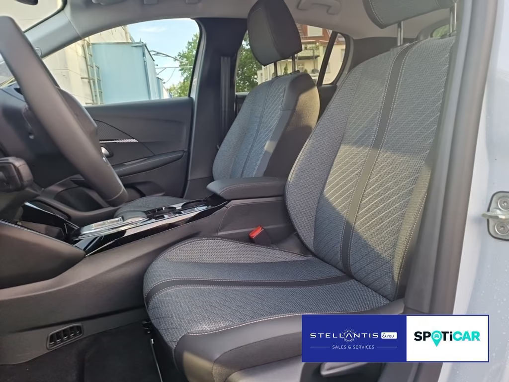 Peugeot e-208