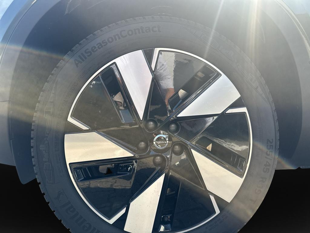 Volvo EX40