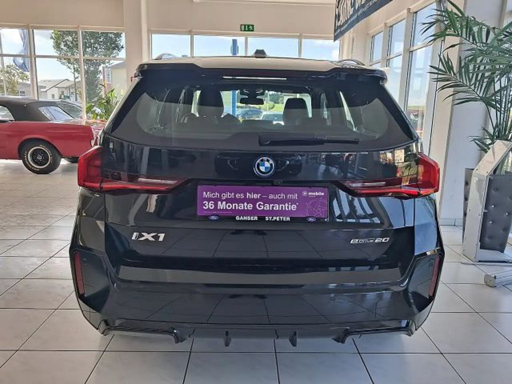 BMW iX1