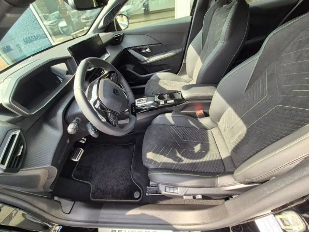 Peugeot e-208