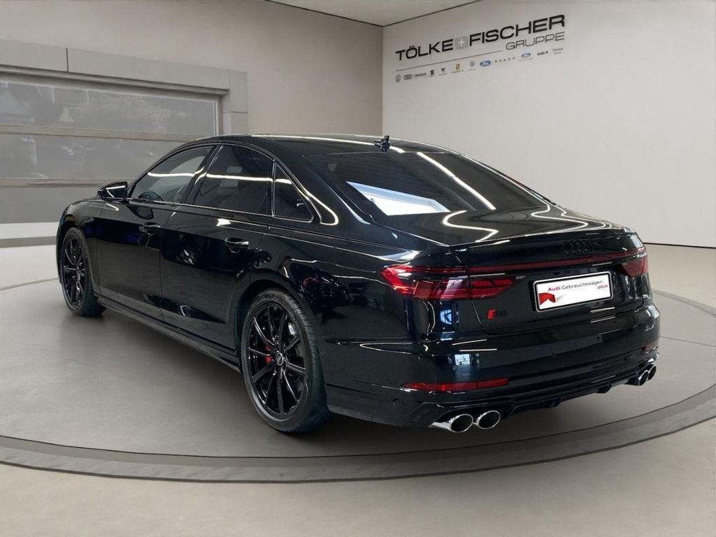 Audi S8