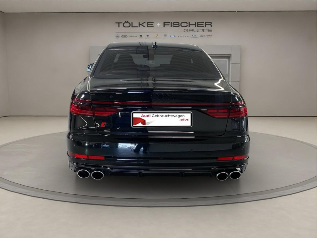 Audi S8