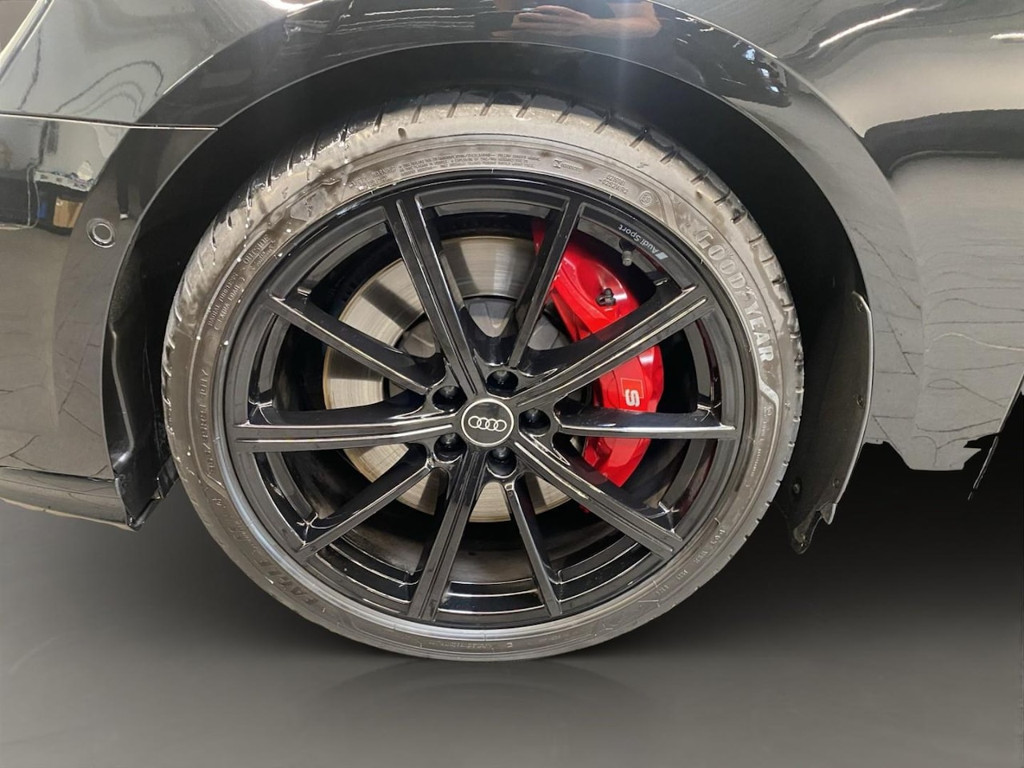 Audi S8