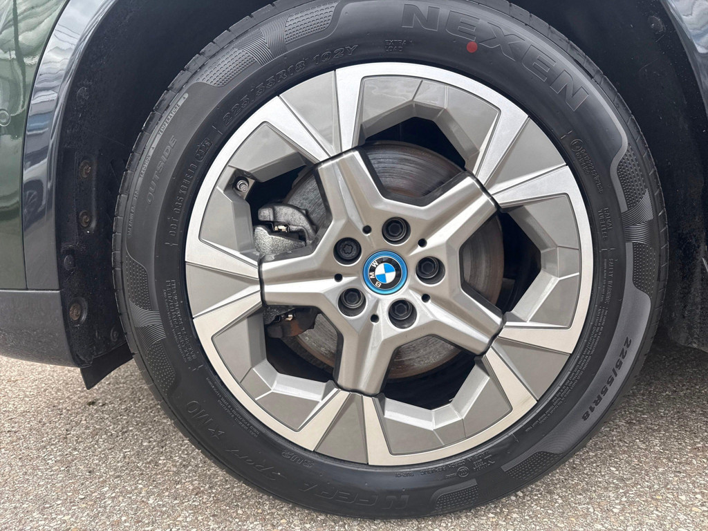 BMW iX1