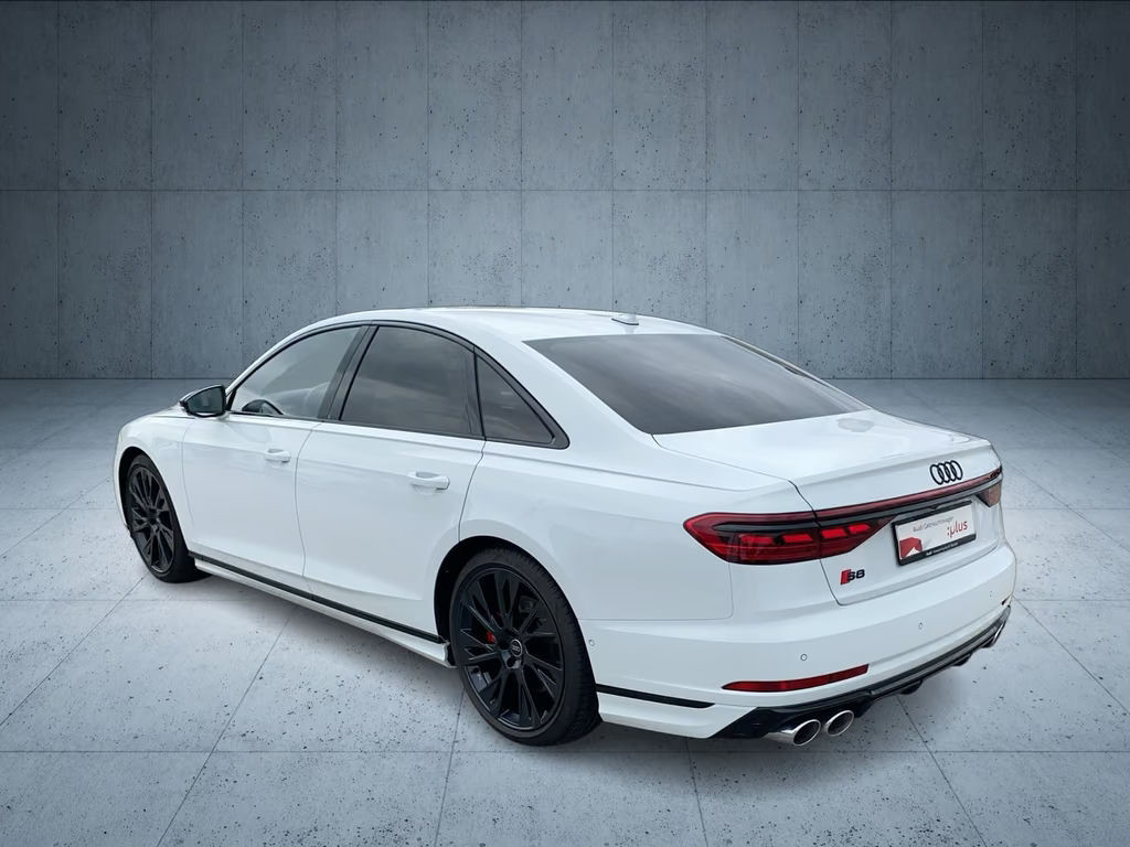 Audi S8