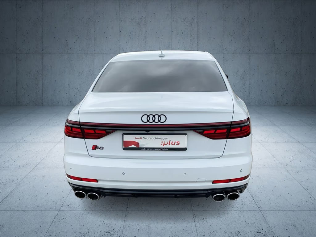Audi S8