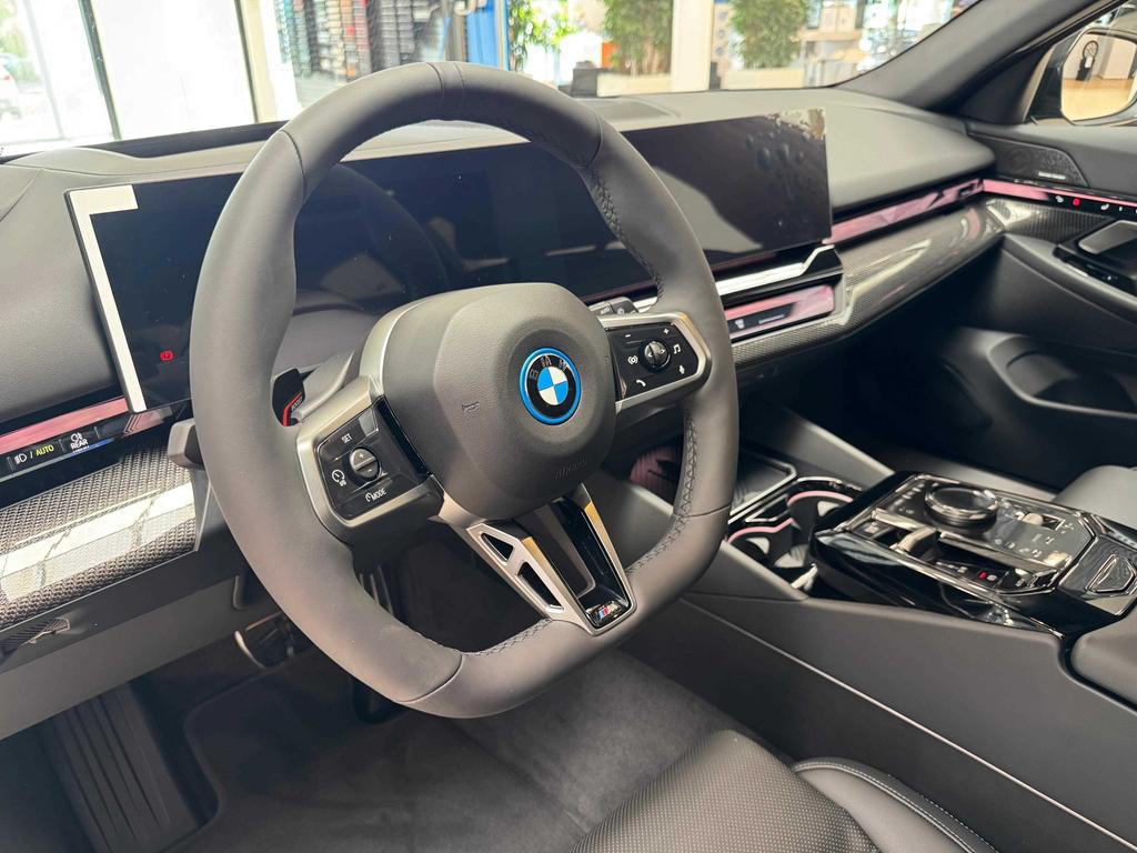 BMW i5