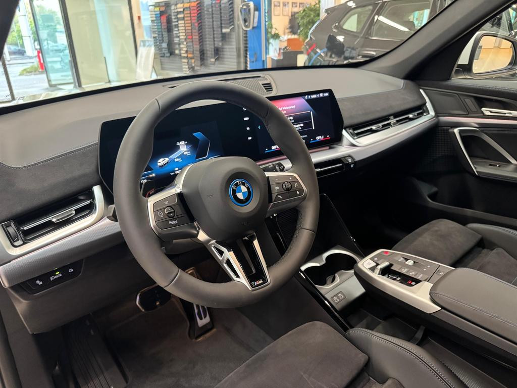 BMW iX1