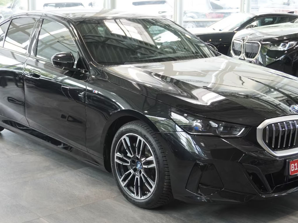 BMW i5