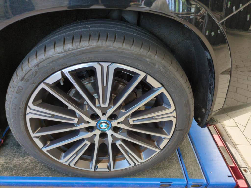 BMW iX1