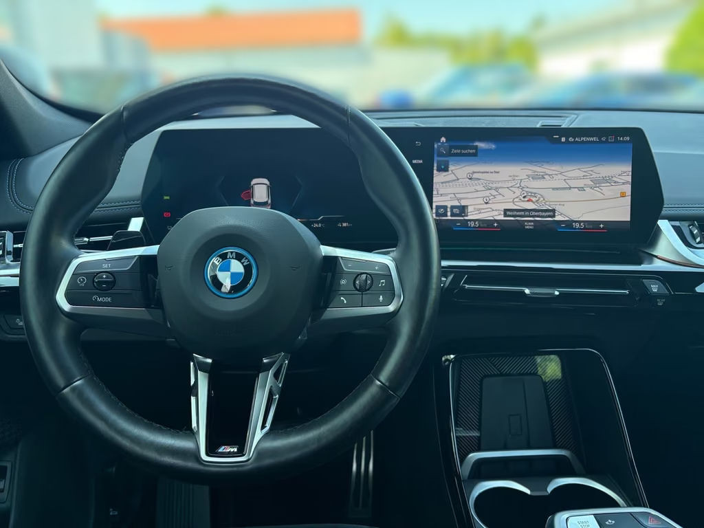 BMW iX1