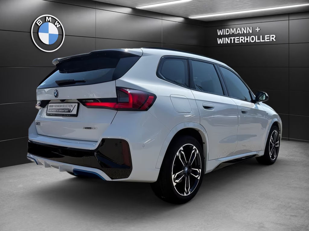 BMW iX1
