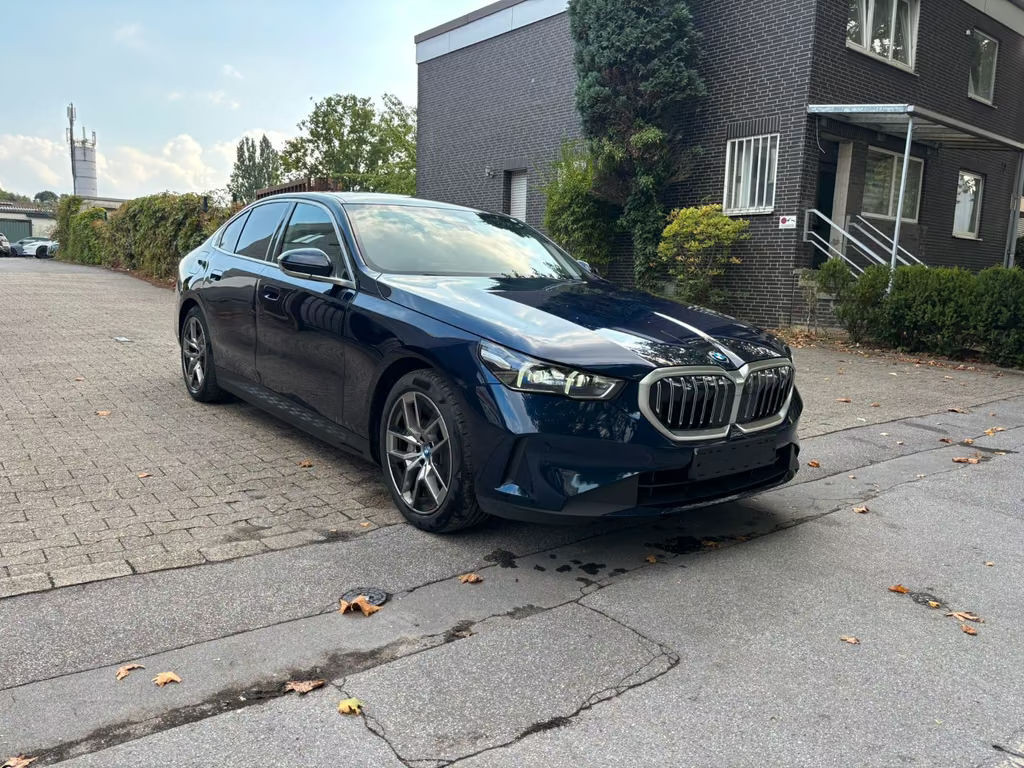 BMW i5 Sedan