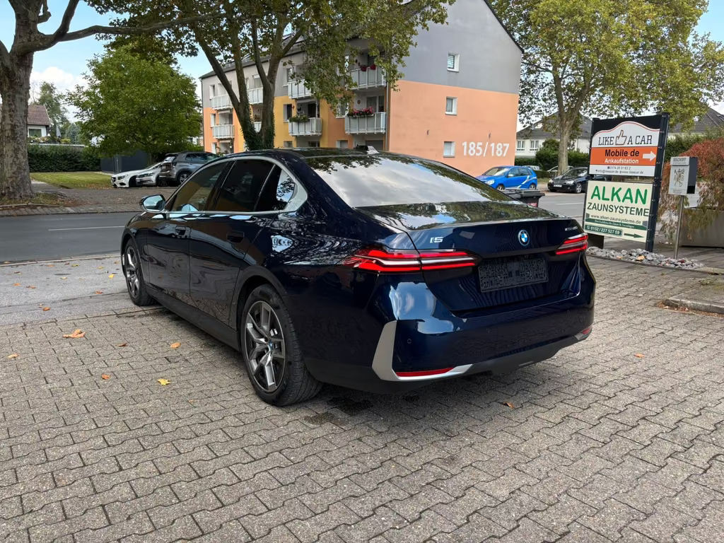 BMW i5