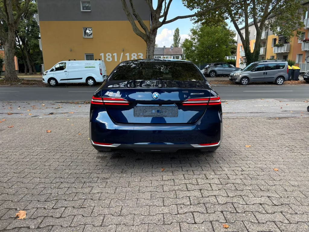 BMW i5