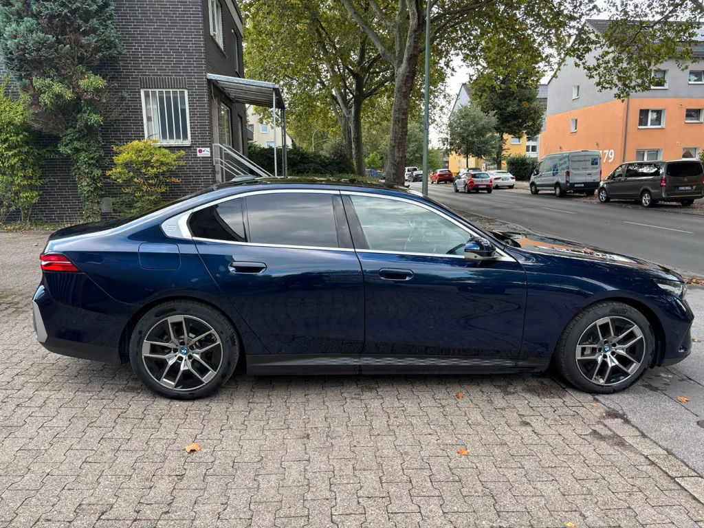 BMW i5