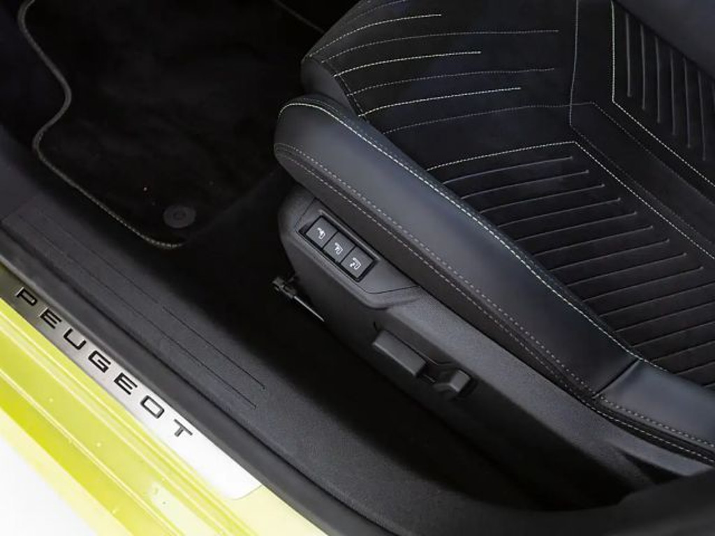 Peugeot e-208