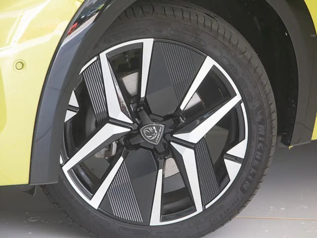 Peugeot e-208